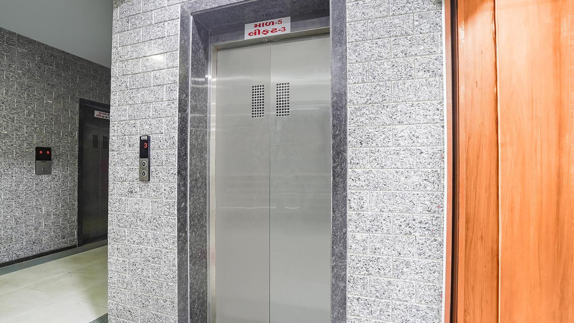 Fabhotel Vishala In Αχμπανταμπάντ Εξωτερικό φωτογραφία